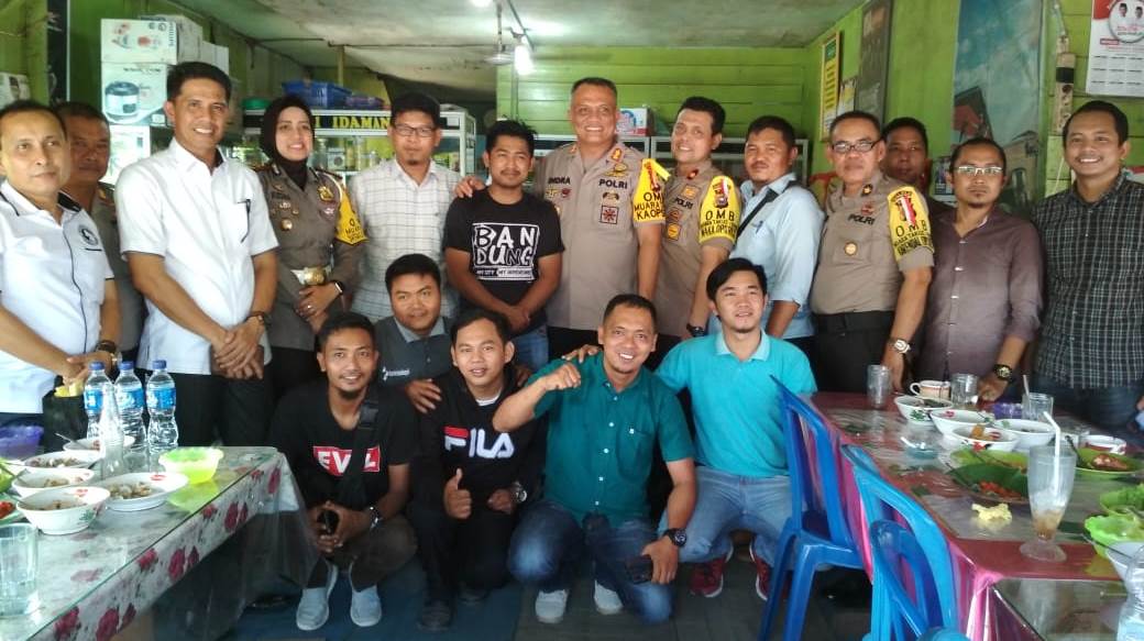 Jalin Keakraban, Kapolres Inhil Undang Awak Media Makan Siang Bersama